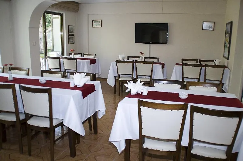 Saturn Hotel Κουσάντασι