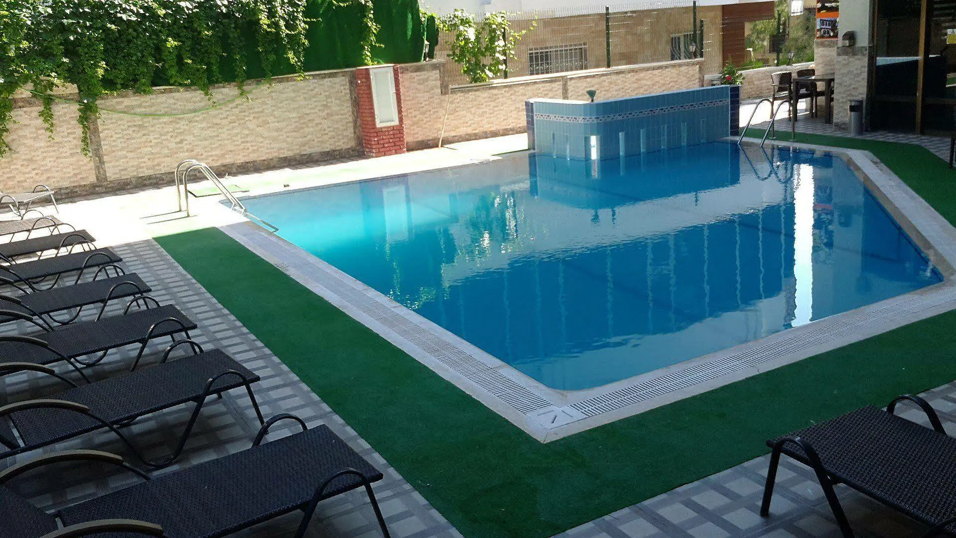 Saturn Hotel Κουσάντασι